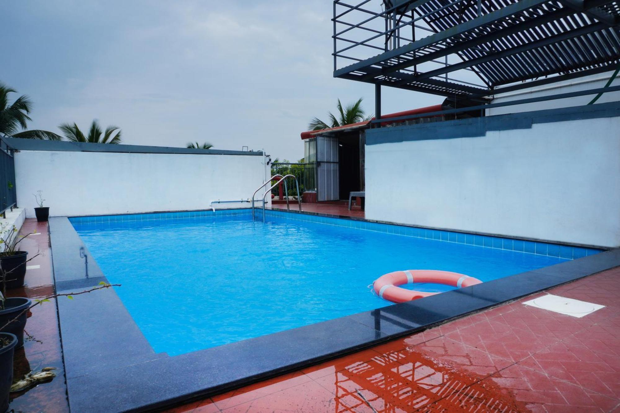 Sreepathi Mayoogha Guruvayur Exterior photo